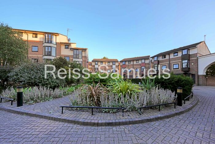 5 Bedroom Town House To Rent In Barnfield Place, Canary Wharf, London, E14