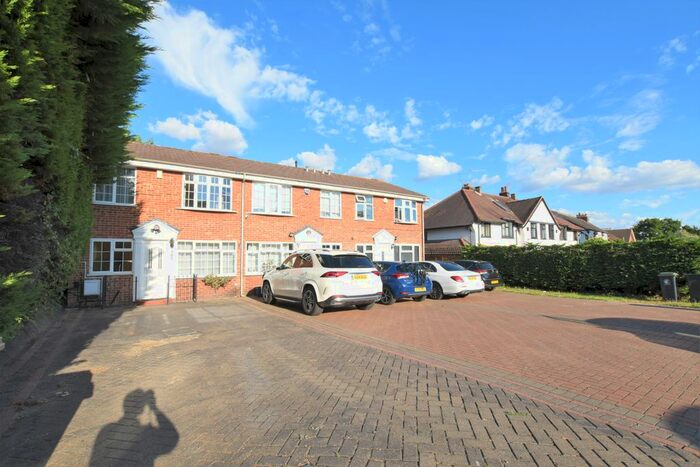 3 Bedroom End Of Terrace House To Rent In Fencepiece Road, Chigwell, IG7