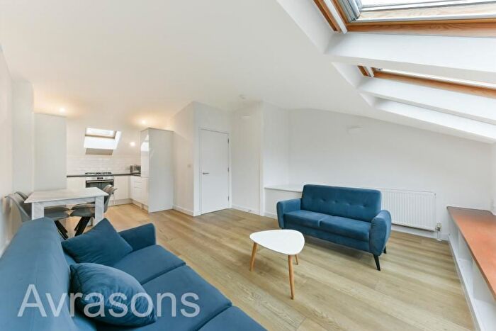 4 Bedroom Flat To Rent In Offley Road, Oval, SW9