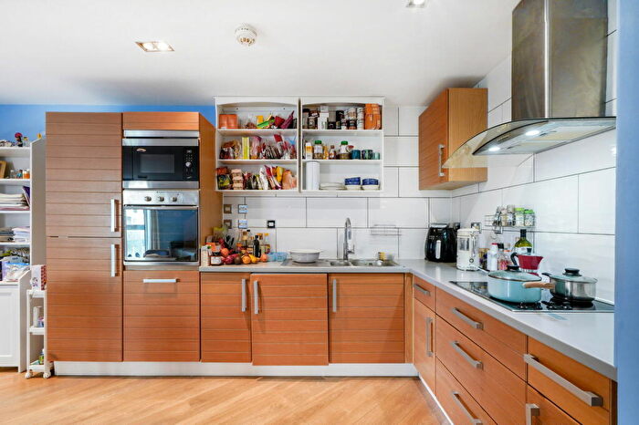 1 Bedroom Flat For Sale In City Tower, Limeharbour, London, E14