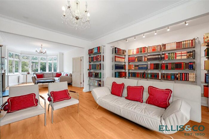 5 Bedroom Detached House For Sale In Claremont Park, Finchley, London, N3