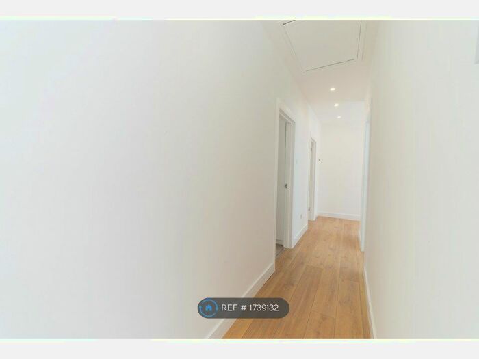 3 Bedroom Bungalow To Rent In Harold Wood, Harold Wood, RM3
