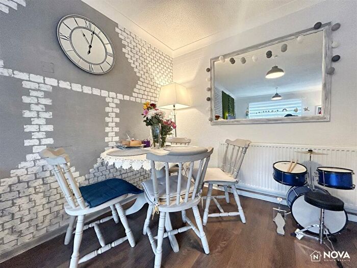 3 Bedroom Terraced House For Sale In Sherd Close, Luton, LU3