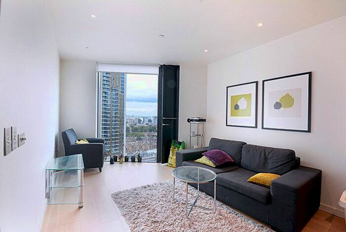 2 Bedroom Flat To Rent In Walworth Road, Elephant And Castle, London, SE1