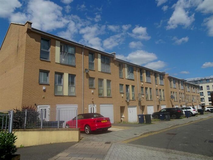 4 Bedroom Town House To Rent In Cameron Crescent, Burnt Oak, Edgware, HA8