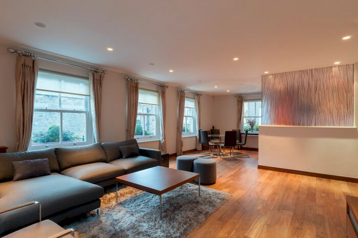 3 Bedroom Mews House To Rent In Portman Close, London, W1H