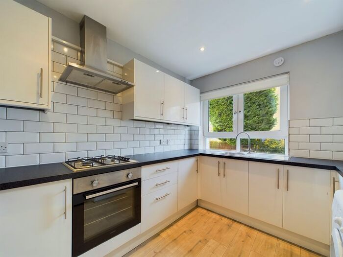 3 Bedroom Flat To Rent In Muirdykes Road, Glasgow, G52