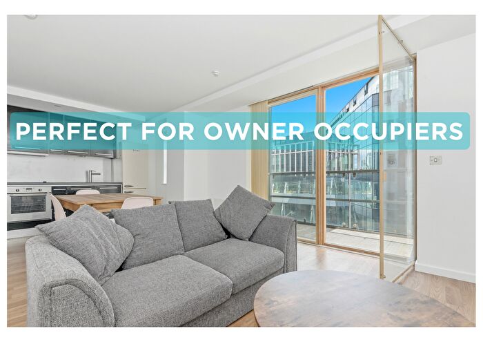 2 Bedroom Flat For Sale In West Point, Wellington Street, LS1