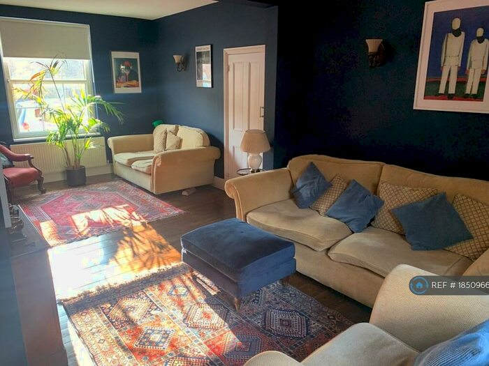 3 Bedroom Semi-Detached House To Rent In Cemetery Road, London, N17