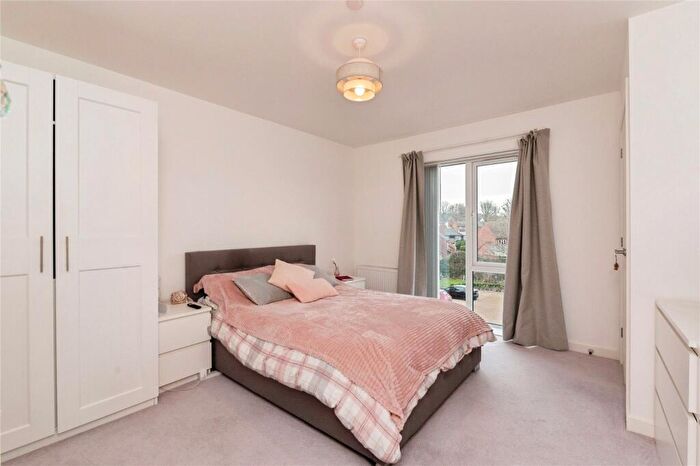 1 Bedroom Flat For Sale In Goldington Crescent, Billericay, Essex, CM12