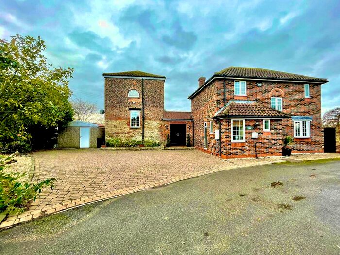 4 Bedroom Detached House For Sale In Manor Farm Court, Chapel Haddlesey, Selby YO8