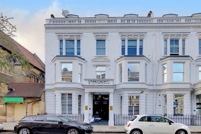 2 Bedroom Flat To Rent In Castletown Road, West Kensington, W14