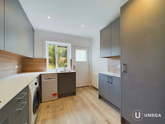 3 Bedroom Flat To Rent In Saughton Mains Loan, Saughton, Edinburgh, EH11