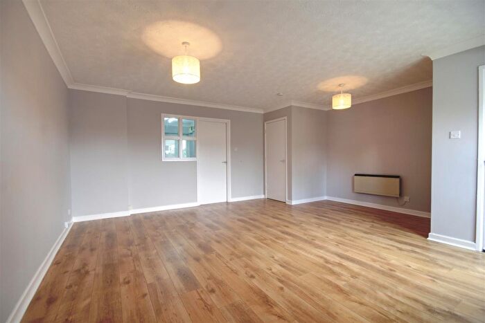 2 Bedroom Flat For Sale In Ramsey Road, St. Ives, Huntingdon, PE27