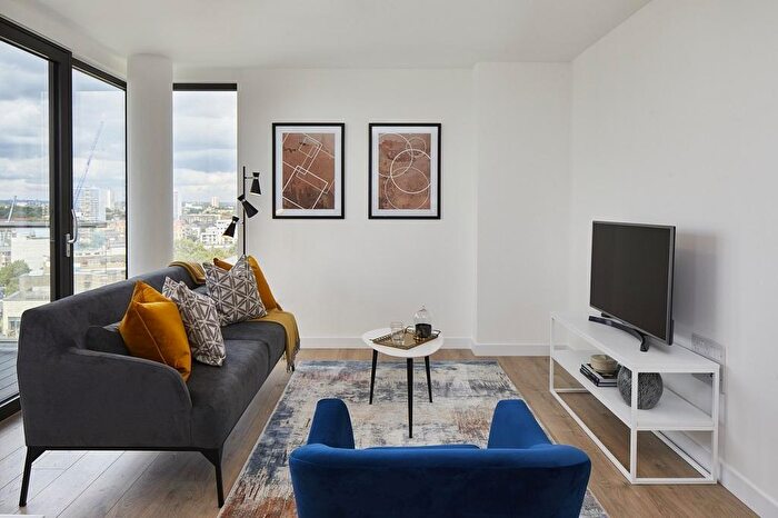 2 Bedroom Flat To Rent In The Highline Radial Avenue, E14