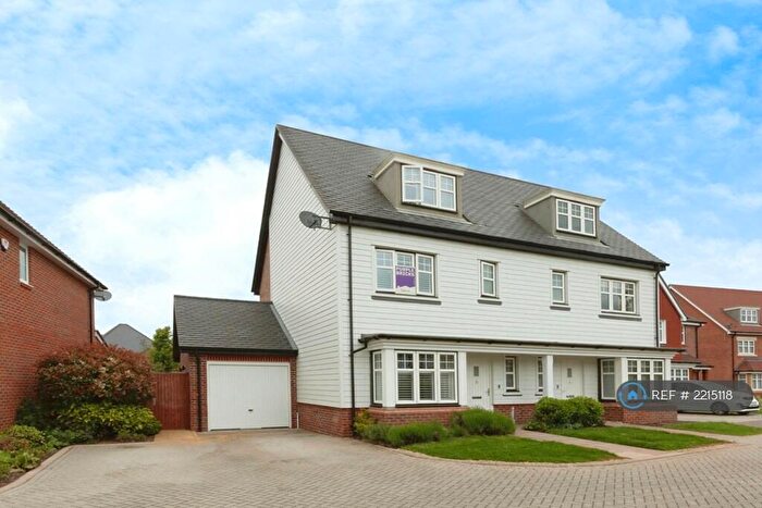 3 Bedroom Semi-Detached House To Rent In Kestrel Walk, Fleet, GU51