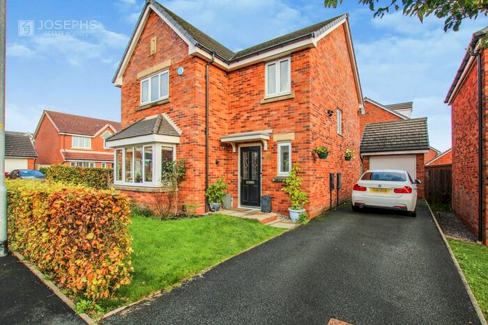 4 Bedroom Detached House To Rent In Burlington Drive, Bolton, BL1