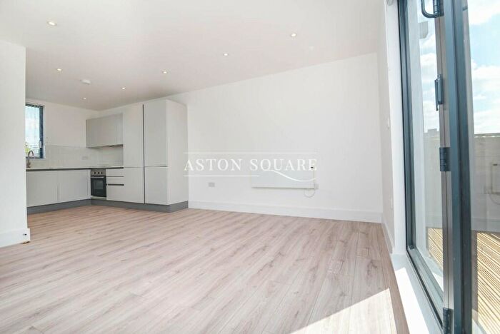 1 Bedroom Flat To Rent In Colney Hatch Lane, London, N10