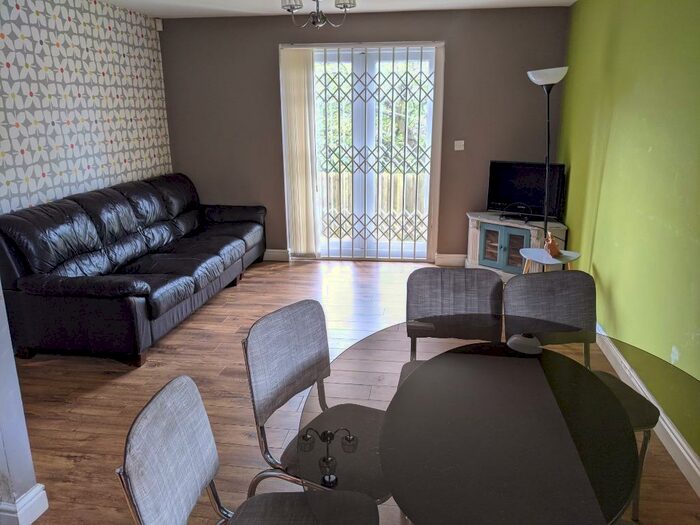 2 Bedroom Flat To Rent In Kenninghall Road, Sheffield, S2