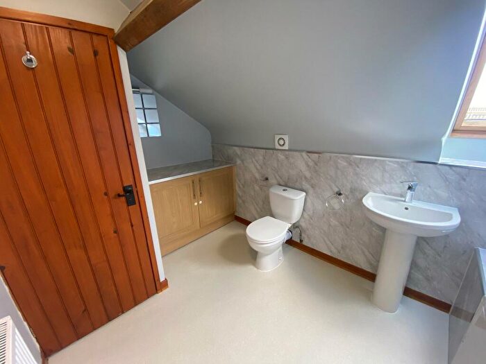 2 Bedroom Barn Conversion To Rent In Talwrn Road, Coedpoeth, LL11
