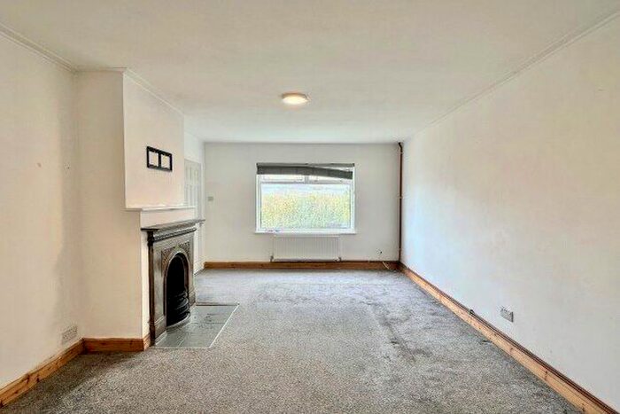 3 Bedroom Property To Rent In Staplefield Drive, Brighton, BN2