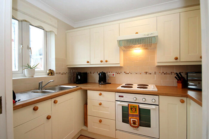 2 Bedroom Flat For Sale In Danestream Court, Milford On Sea, SO41