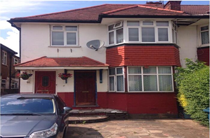 2 Bedroom Maisonette For Sale In Everton Drive, Stanmore, HA7