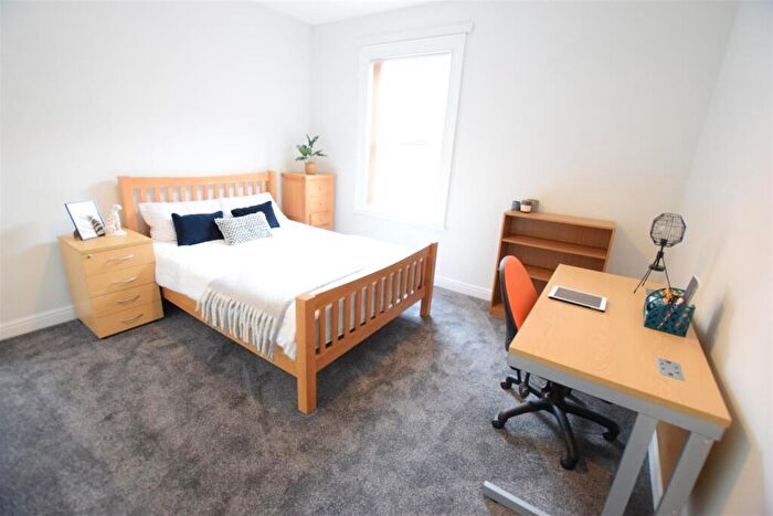 4 Bedroom Terraced House To Rent In Whitehall Grove - Student House - /, LN1