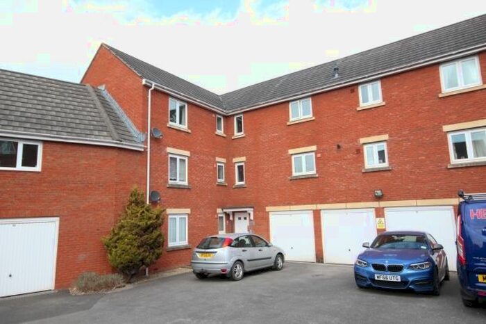 2 Bedroom Flat To Rent In Crusader Close, Bridgwater, TA6