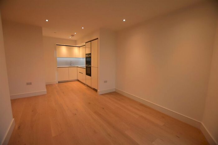 1 Bedroom Flat To Rent In Yardley Court, West Drayton, UB7