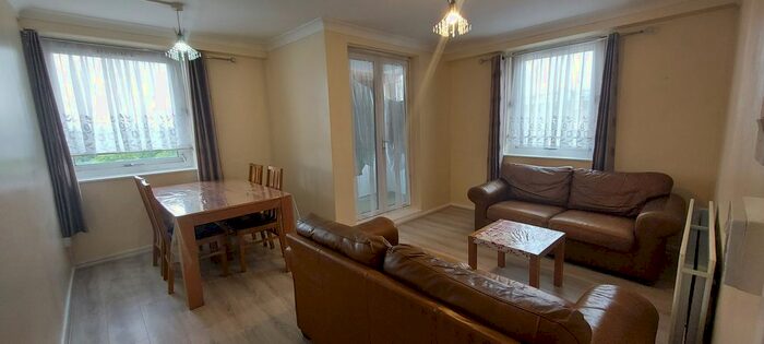 2 Bedroom Flat To Rent In Mace Street, Bethnal Green, London, E2