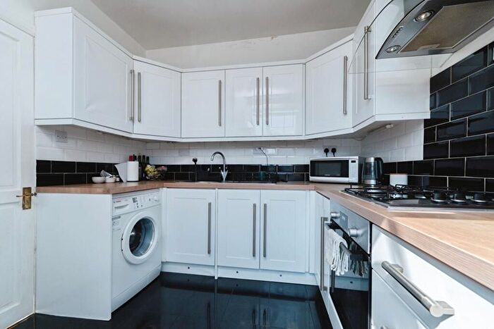 2 Bedroom Flat To Rent In Newham, London, E7