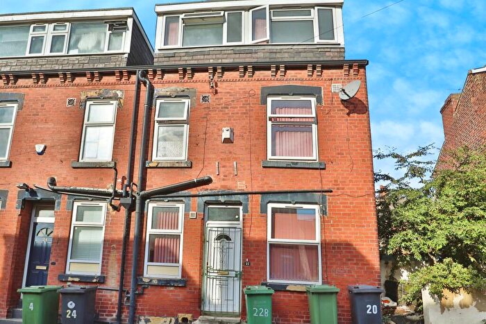 3 Bedroom Terraced House For Sale In Kelsall Terrace, Leeds, LS6