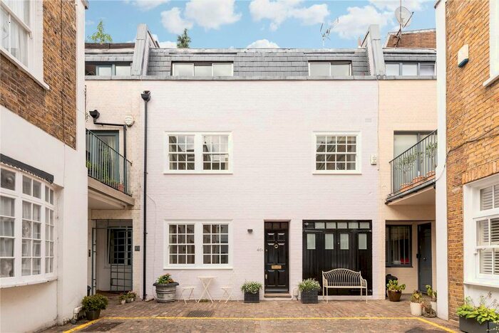 3 Bedroom Mews House To Rent In Queens Gate Mews, South Kensington, London, SW7