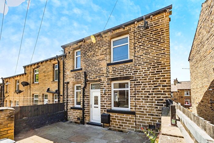 3 Bedroom Terraced House To Rent In Calder Avenue, Halifax, HX2