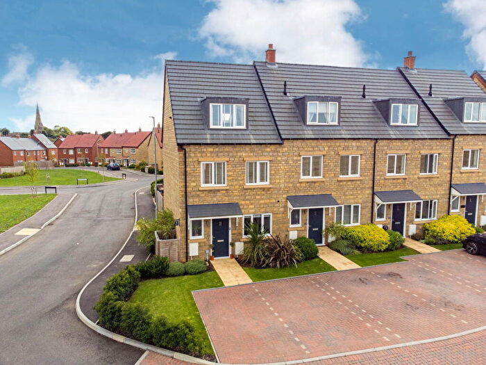 3 Bedroom End Of Terrace House For Sale In Pentelow Way, Raunds, NN9