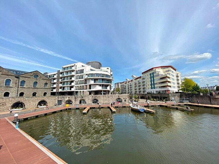 2 Bedroom Apartment To Rent In Harbourside, The Crescent, BS1