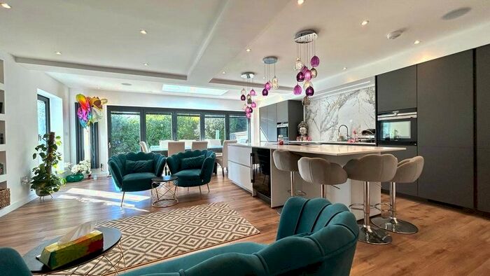 4 Bedroom Detached House To Rent In Parkway, Camberley, Surrey, GU15