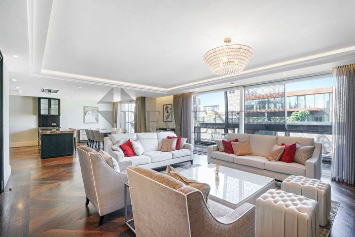 3 Bedroom Flat To Rent In Gladstone House, Strand, WC2R