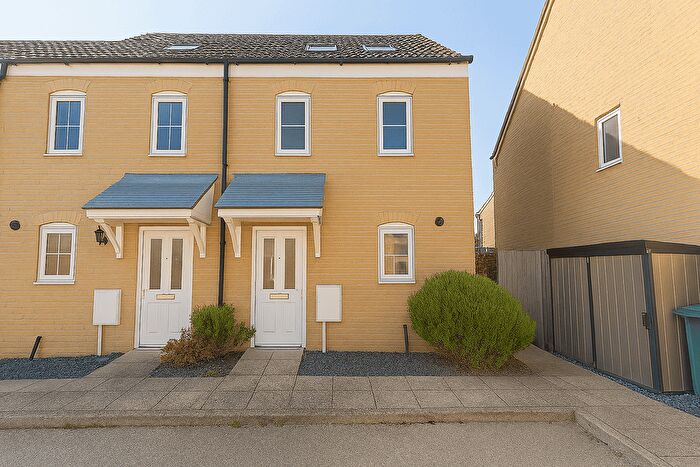 3 Bedroom End Of Terrace House To Rent In Lupton Close, NR32
