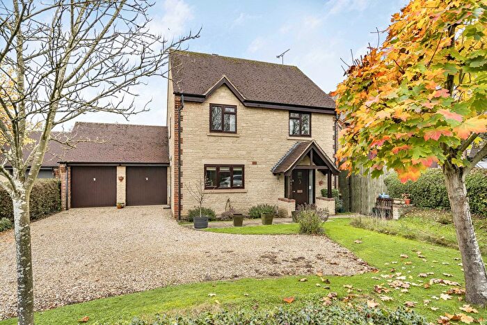4 Bedroom Detached House For Sale In Oakesmere, Appleton, OX13
