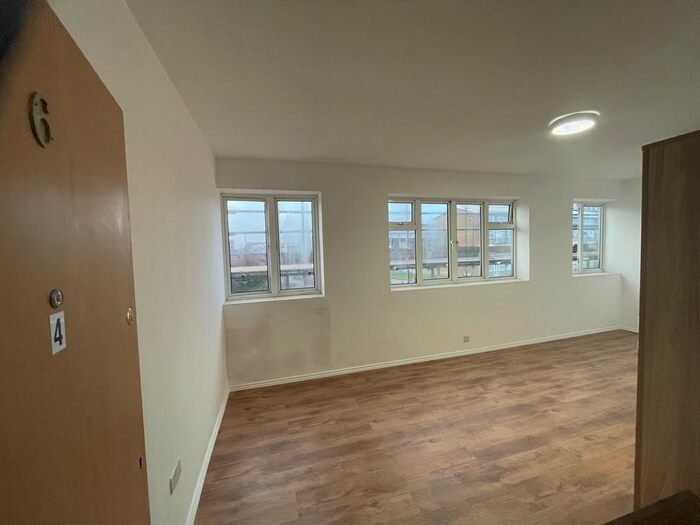 Studio To Rent In Montagu Road, Edmonton, N9