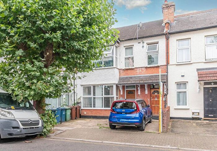 2 Bedroom Maisonette For Sale In Greenhill Road, Harrow, HA1