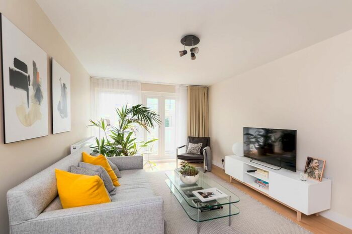 2 Bedroom Flat To Rent In Ebury Street, Belgravia, London, SW1W