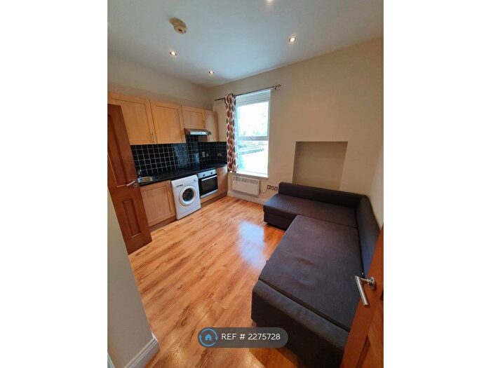 Studio To Rent In Catford, London, SE6