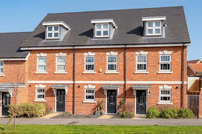 3 Bedroom Terraced House To Rent In Oak Avenue, Wokingham, Berkshire, RG40