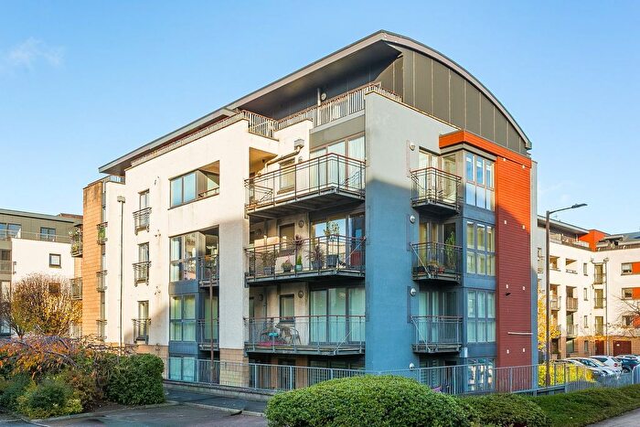 3 Bedroom Flat For Sale In East Pilton Farm Avenue, Fettes, Edinburgh, EH5