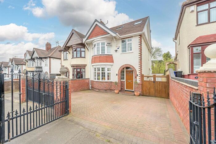 4 Bedroom Semi Detached House For Sale In New Village, Dudley, DY2