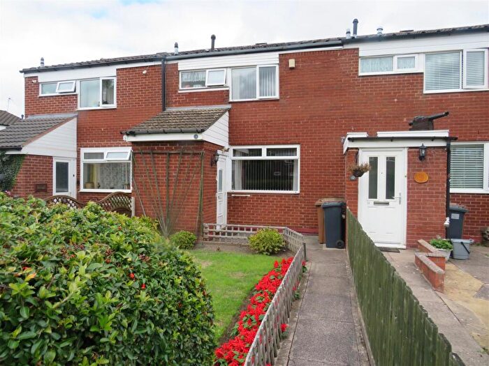 3 Bedroom Terraced House For Sale In Sunbeam Close, Smiths Wood. Birmingham, B36