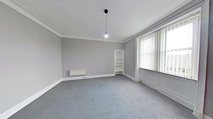 2 Bedroom Flat To Rent In Willowbrae Road, Edinburgh, Midlothian, EH8